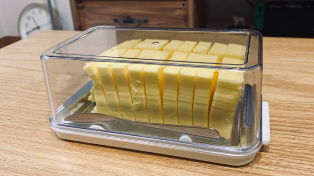 バターケースに入ったバター